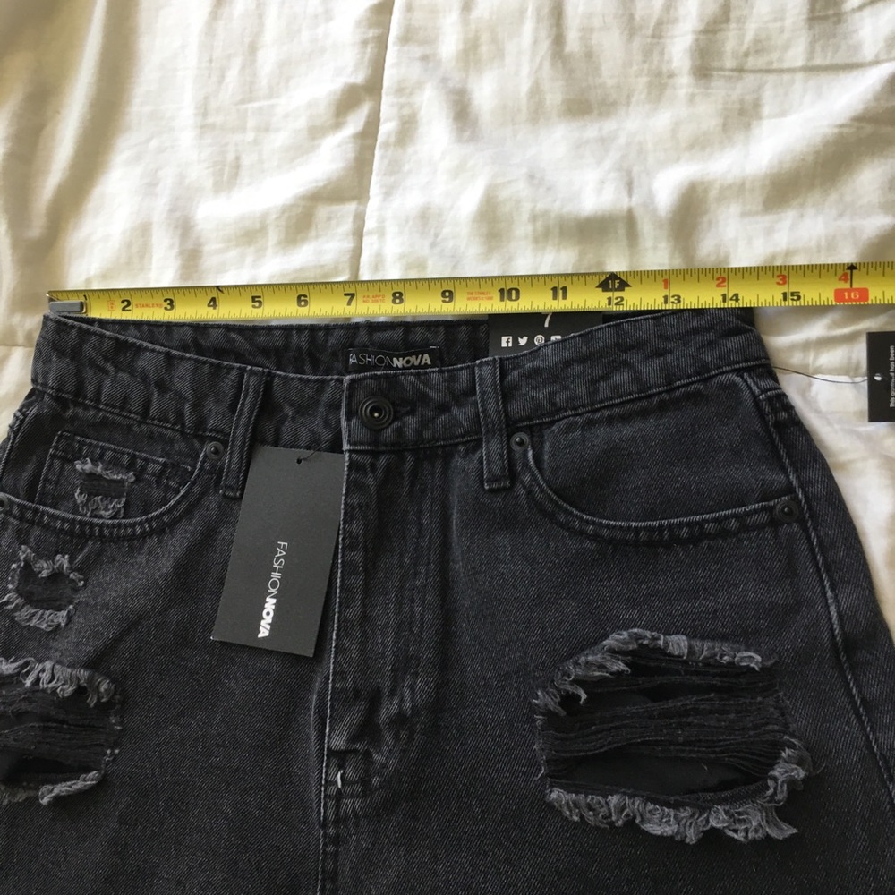 Fashion Nova good days ripped jean short sz 7/Med - Picture 6 of 15